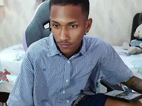 Snapshot of ManSant chatting on March 12, 2025, 3:51 pm ManSant online show from March 12, 2025, 3:51 pm