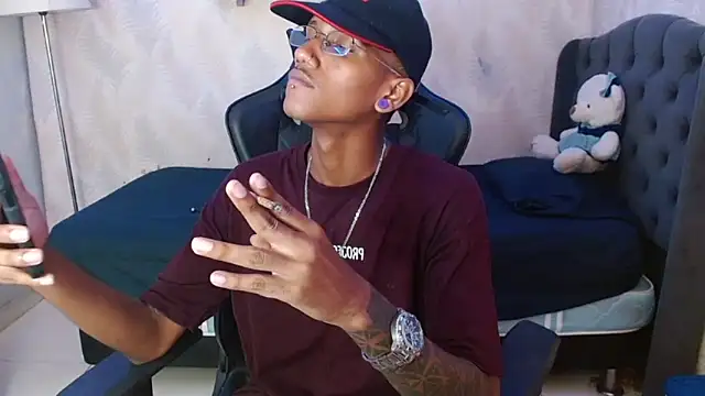 Snapshot of ManSant chatting on October 8, 2025, 2:07 pm ManSant online show from October 8, 2025, 2:07 pm