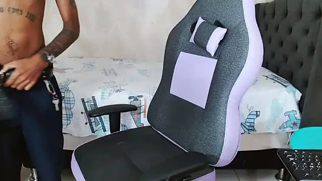 Snapshot of ManSant chatting on March 15, 2025, 8:43 pm ManSant online show from March 15, 2025, 8:43 pm