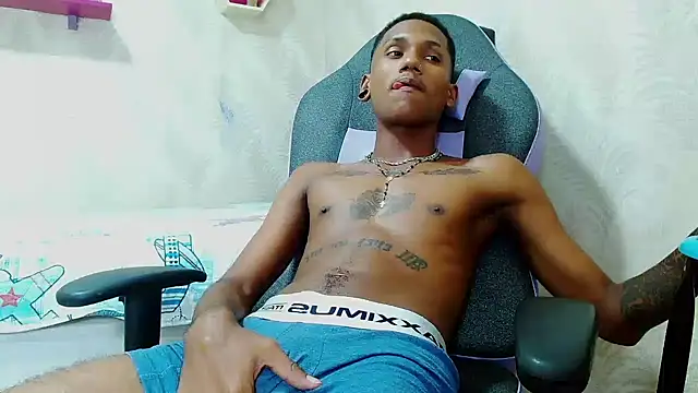 Snapshot of ManSant chatting on March 17, 2025, 7:26 pm ManSant online show from March 17, 2025, 7:26 pm