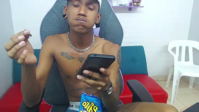 Snapshot of ManSant chatting on March 7, 2025, 6:00 pm ManSant online show from March 7, 2025, 6:00 pm