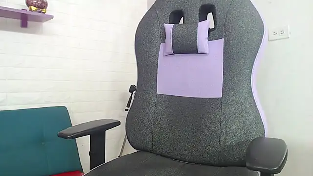 Snapshot of ManSant chatting on March 5, 2025, 6:12 pm ManSant online show from March 5, 2025, 6:12 pm