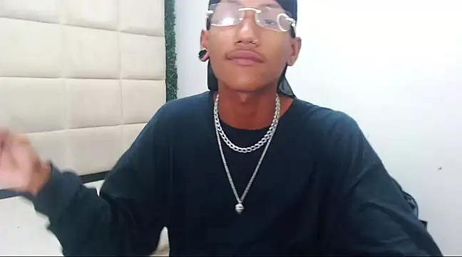 Snapshot of ManSant chatting on February 26, 2025, 3:21 pm ManSant online show from February 26, 2025, 3:21 pm