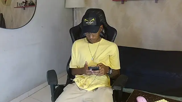 Snapshot of ManSant chatting on October 17, 2025, 3:36 pm ManSant online show from October 17, 2025, 3:36 pm