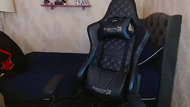 Snapshot of ManSant chatting on September 18, 2025, 3:37 pm ManSant online show from September 18, 2025, 3:37 pm