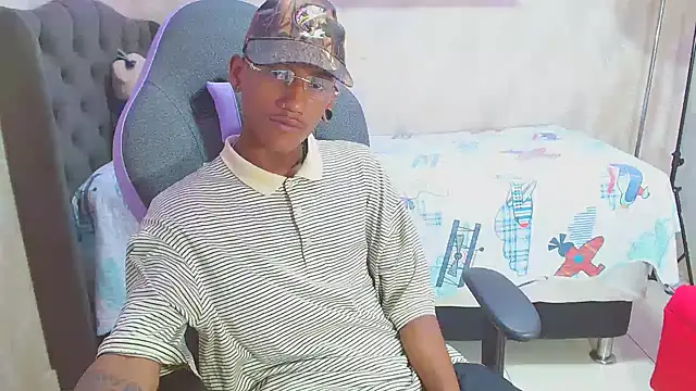 Snapshot of ManSant chatting on February 25, 2025, 2:37 pm ManSant online show from February 25, 2025, 2:37 pm