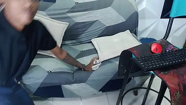 Snapshot of ManSant chatting on March 10, 2025, 7:18 pm ManSant online show from March 10, 2025, 7:18 pm