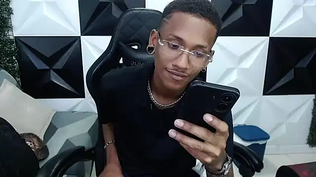 Snapshot of ManSant chatting on March 10, 2025, 4:14 pm ManSant online show from March 10, 2025, 4:14 pm