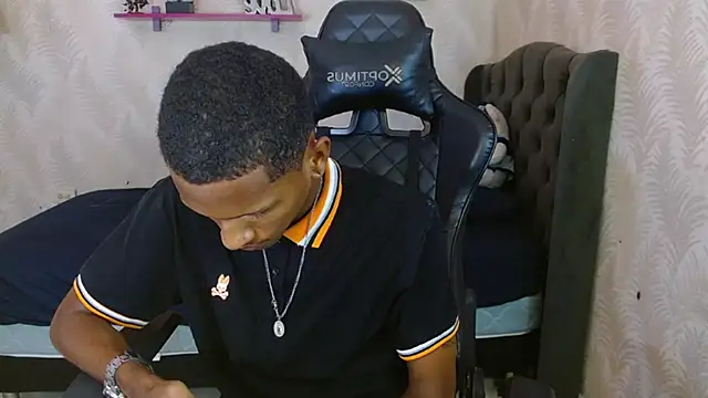 Snapshot of ManSant chatting on October 13, 2025, 7:26 pm ManSant online show from October 13, 2025, 7:26 pm