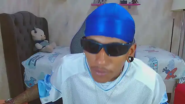 Snapshot of ManSant chatting on March 3, 2025, 3:22 pm ManSant online show from March 3, 2025, 3:22 pm