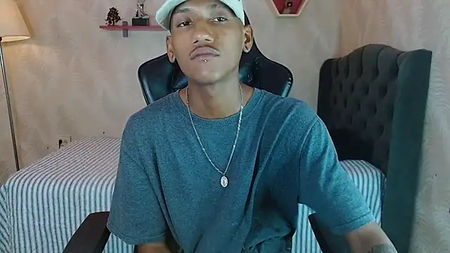 Snapshot of ManSant chatting on October 19, 2025, 3:15 pm ManSant online show from October 19, 2025, 3:15 pm