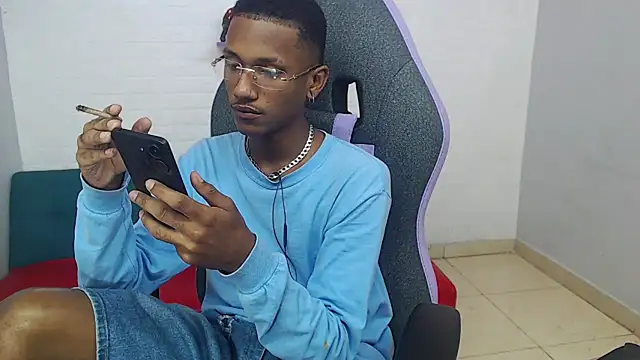 Snapshot of ManSant chatting on March 11, 2025, 2:51 pm ManSant online show from March 11, 2025, 2:51 pm