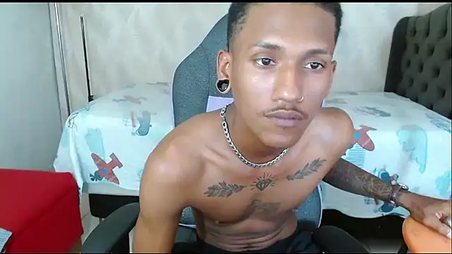 Snapshot of ManSant chatting on March 22, 2025, 6:36 pm ManSant online show from March 22, 2025, 6:36 pm