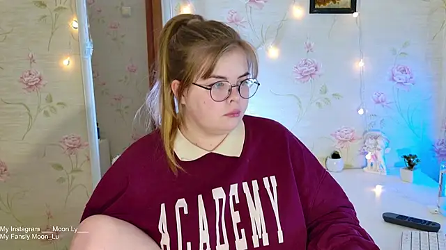 sinnamon  online show from November 3, 2025, 4:43 pm