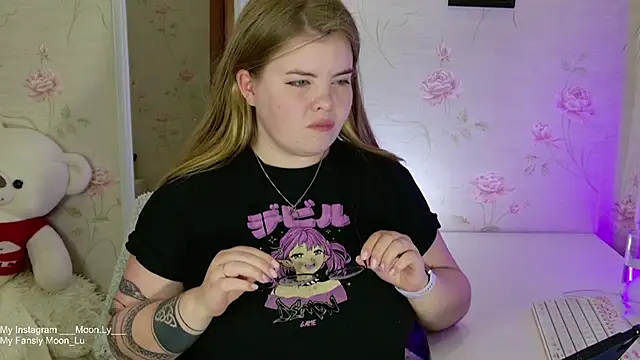 sinnamon  online show from October 7, 2025, 6:09 pm