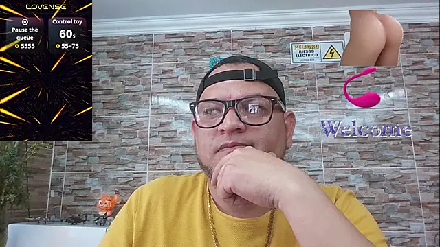 Snapshot of SexDiffrent chatting on November 2, 2025, 5:40 pm SexDiffrent online show from November 2, 2025, 5:40 pm