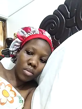 Snapshot of queens_jj chatting on February 4, 2026, 12:33 pm queens jj online show from February 4, 2026, 12:33 pm