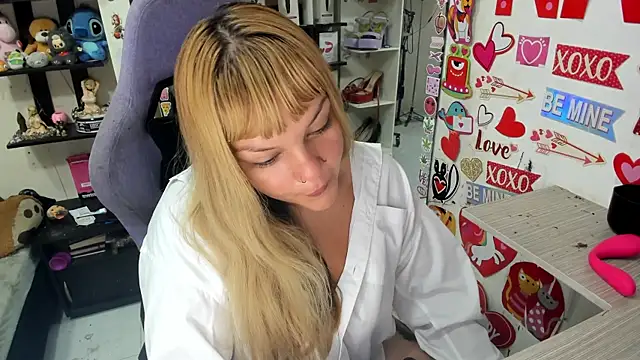 Snapshot of allsson_queen chatting on August 5, 2026, 10:31 am allsson queen online show from August 5, 2026, 10:31 am