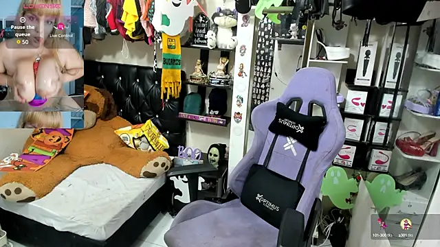 Snapshot of allsson_queen chatting on October 21, 2025, 3:28 am allsson queen online show from October 21, 2025, 3:28 am