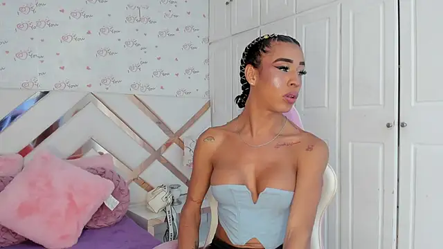 Snapshot of KatalinaMillan chatting on January 22, 2025, 4:13 am KatalinaMillan online show from January 22, 2025, 4:13 am