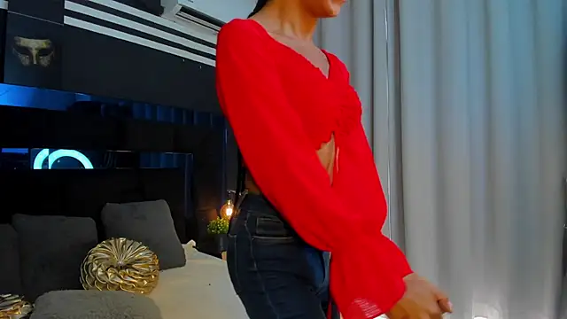 Snapshot of KatalinaMillan chatting on February 21, 2025, 8:05 pm KatalinaMillan online show from February 21, 2025, 8:05 pm
