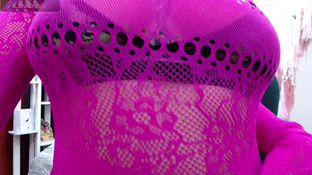 Snapshot of Tefanny_Arias chatting on October 16, 2025, 12:52 am Tefanny Arias online show from October 16, 2025, 12:52 am