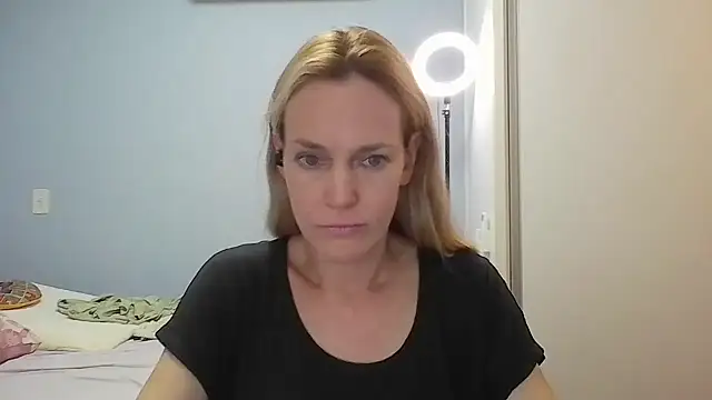 Annylove1 online show from April 16, 2026, 12:17 pm