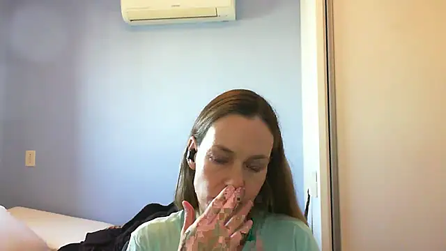 Snapshot of Annylove1 chatting on October 17, 2025, 10:39 am Annylove1 online show from October 17, 2025, 10:39 am