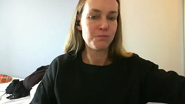 Snapshot of Annylove1 chatting on September 29, 2025, 4:01 pm Annylove1 online show from September 29, 2025, 4:01 pm