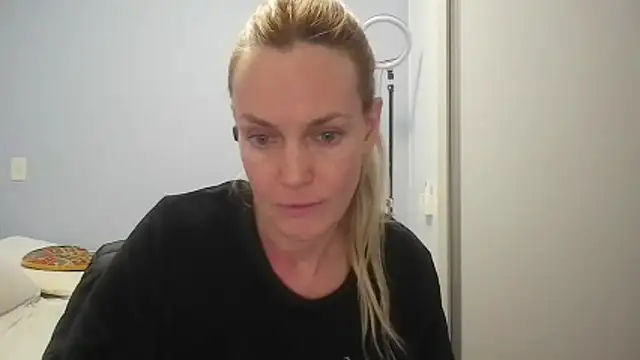 Annylove1 online show from June 3, 2026, 12:22 am