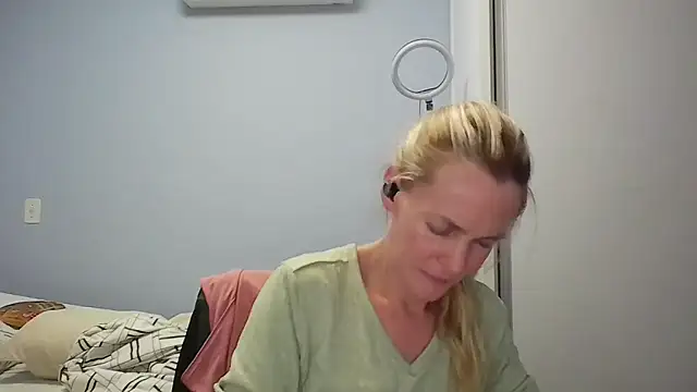 Annylove1 online show from February 26, 2026, 12:21 am