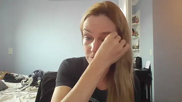 Annylove1 online show from April 8, 2026, 10:50 am