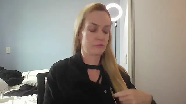 Annylove1 online show from May 27, 2026, 10:55 am