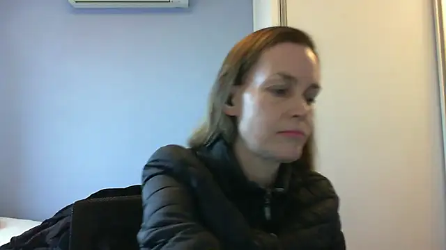 Snapshot of Annylove1 chatting on September 25, 2025, 10:54 am Annylove1 online show from September 25, 2025, 10:54 am