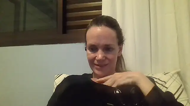 Snapshot of Annylove1 chatting on October 1, 2025, 12:06 am Annylove1 online show from October 1, 2025, 12:06 am