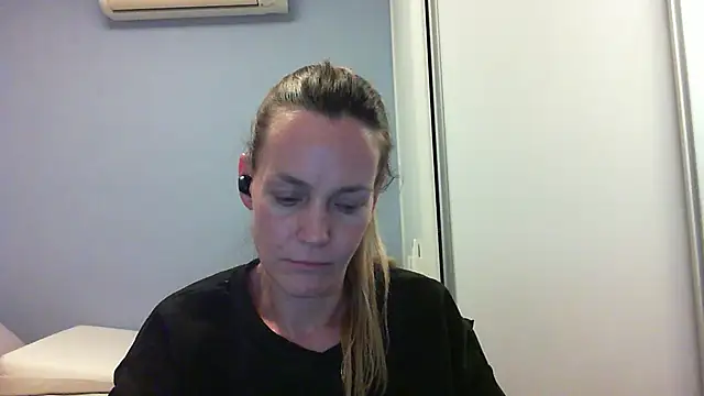 Snapshot of Annylove1 chatting on October 8, 2025, 10:54 pm Annylove1 online show from October 8, 2025, 10:54 pm