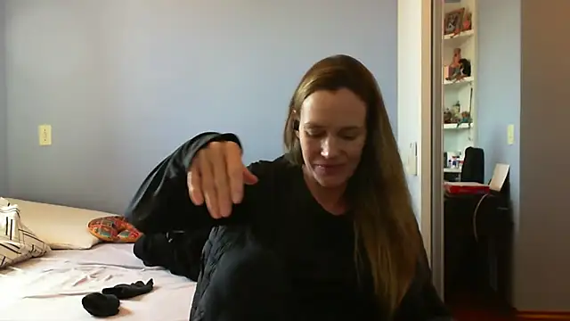 Snapshot of Annylove1 chatting on September 18, 2025, 3:48 pm Annylove1 online show from September 18, 2025, 3:48 pm