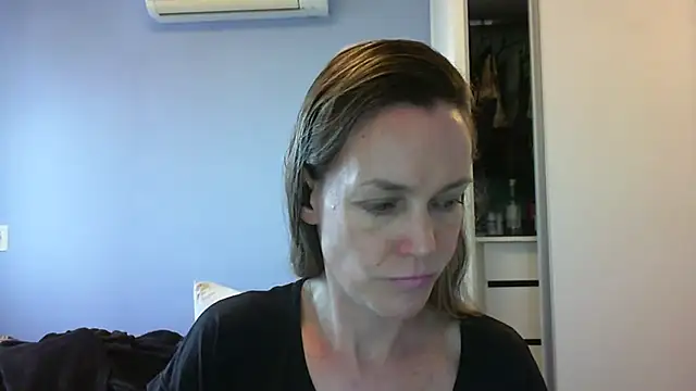 Snapshot of Annylove1 chatting on October 28, 2025, 10:14 am Annylove1 online show from October 28, 2025, 10:14 am