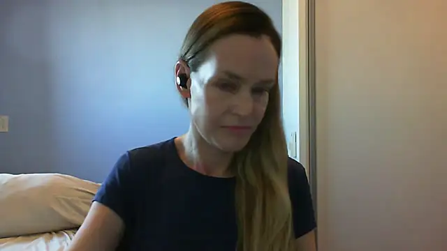 Snapshot of Annylove1 chatting on October 6, 2025, 10:49 am Annylove1 online show from October 6, 2025, 10:49 am