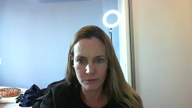 Snapshot of Annylove1 chatting on October 31, 2025, 4:25 pm Annylove1 online show from October 31, 2025, 4:25 pm