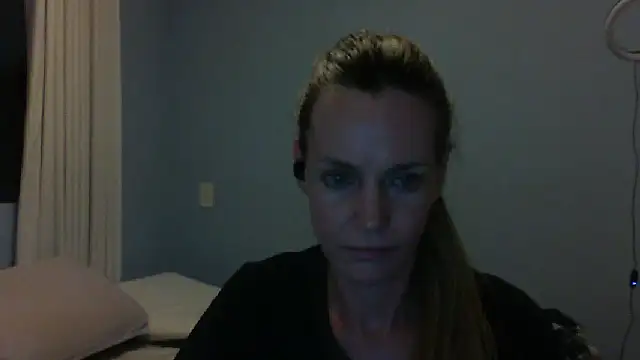 Snapshot of Annylove1 chatting on October 24, 2025, 12:09 am Annylove1 online show from October 24, 2025, 12:09 am