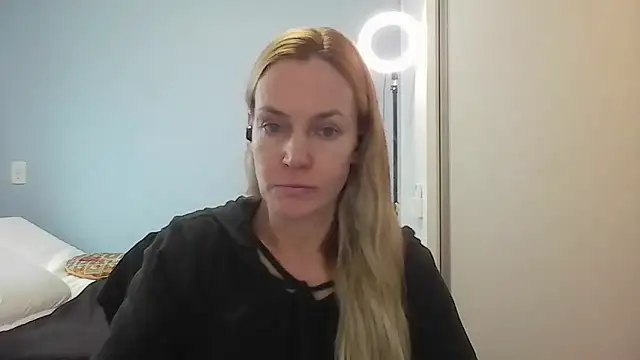 Annylove1 online show from May 18, 2026, 10:53 am