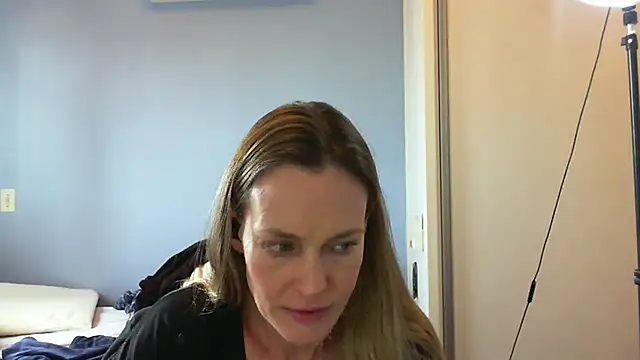 Snapshot of Annylove1 chatting on October 29, 2025, 3:55 pm Annylove1 online show from October 29, 2025, 3:55 pm