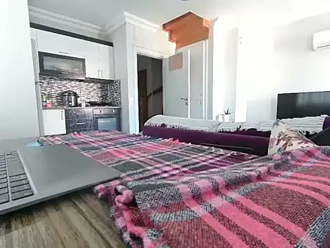 Snapshot of ALPHANDRE chatting on December 15, 2025, 7:36 am ALPHANDRE online show from December 15, 2025, 7:36 am