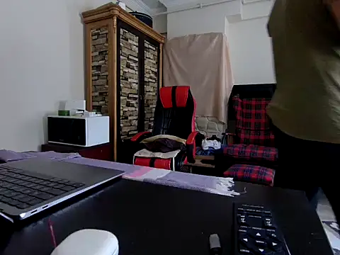 ALPHANDRE online show from September 18, 2025, 5:43 am