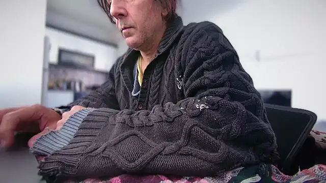 Snapshot of ALPHANDRE chatting on December 18, 2025, 9:03 am ALPHANDRE online show from December 18, 2025, 9:03 am