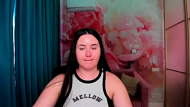 Roxie Bradley online show from March 10, 2025, 10:07 am