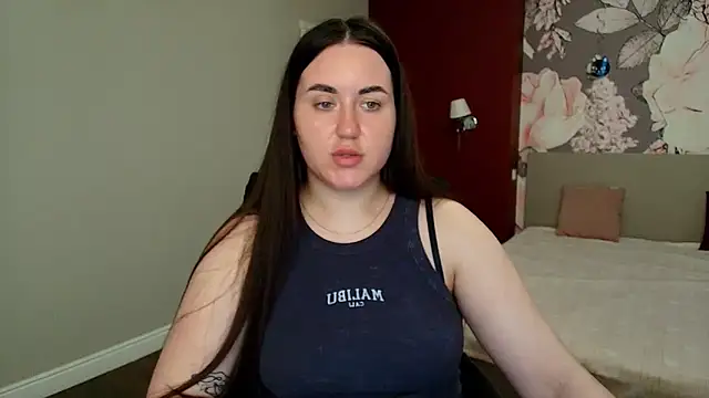 Roxie Bradley online show from May 15, 2026, 5:49 am