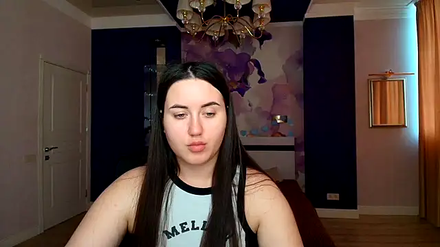 Roxie Bradley online show from February 3, 2025, 11:31 am
