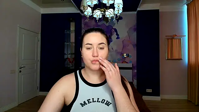Roxie Bradley online show from February 4, 2025, 6:57 am